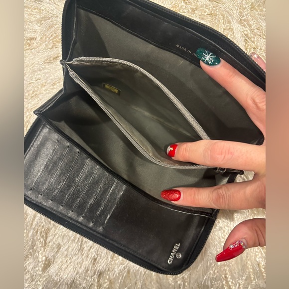 EUC Authentic Chanel Camellia Zip Wallet - Picture 6 of 7